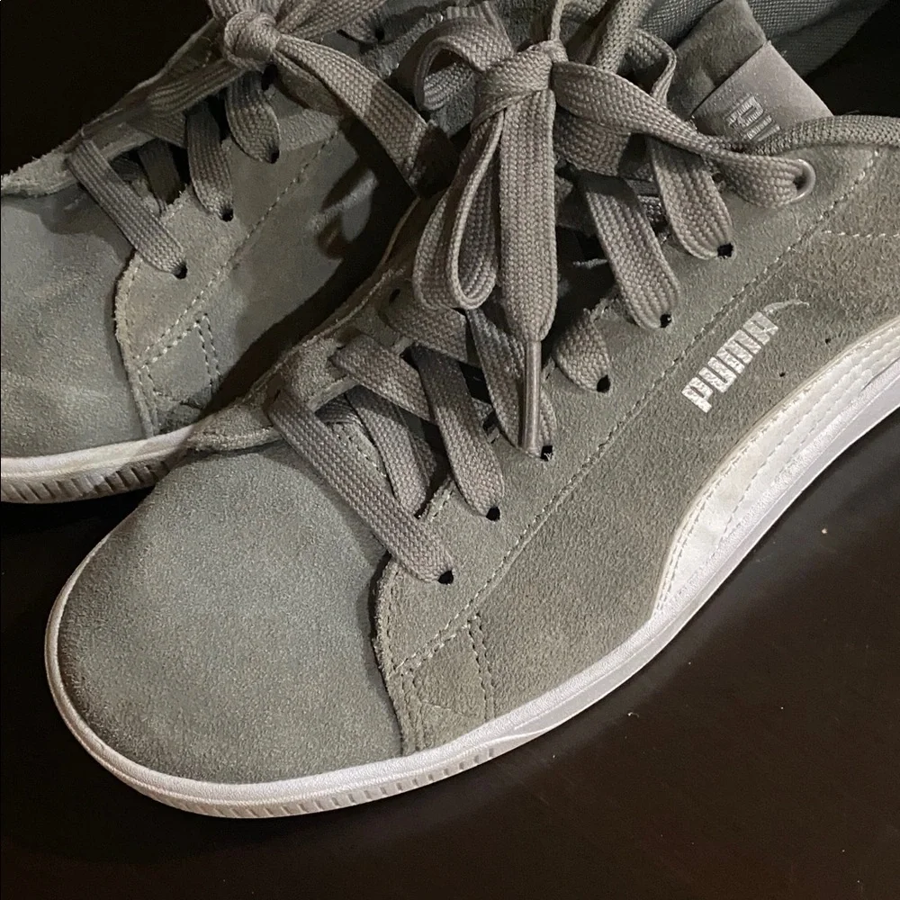 Puma Sneakers in Gray and White. Women’s size 9.5. - Picture 2 of 11